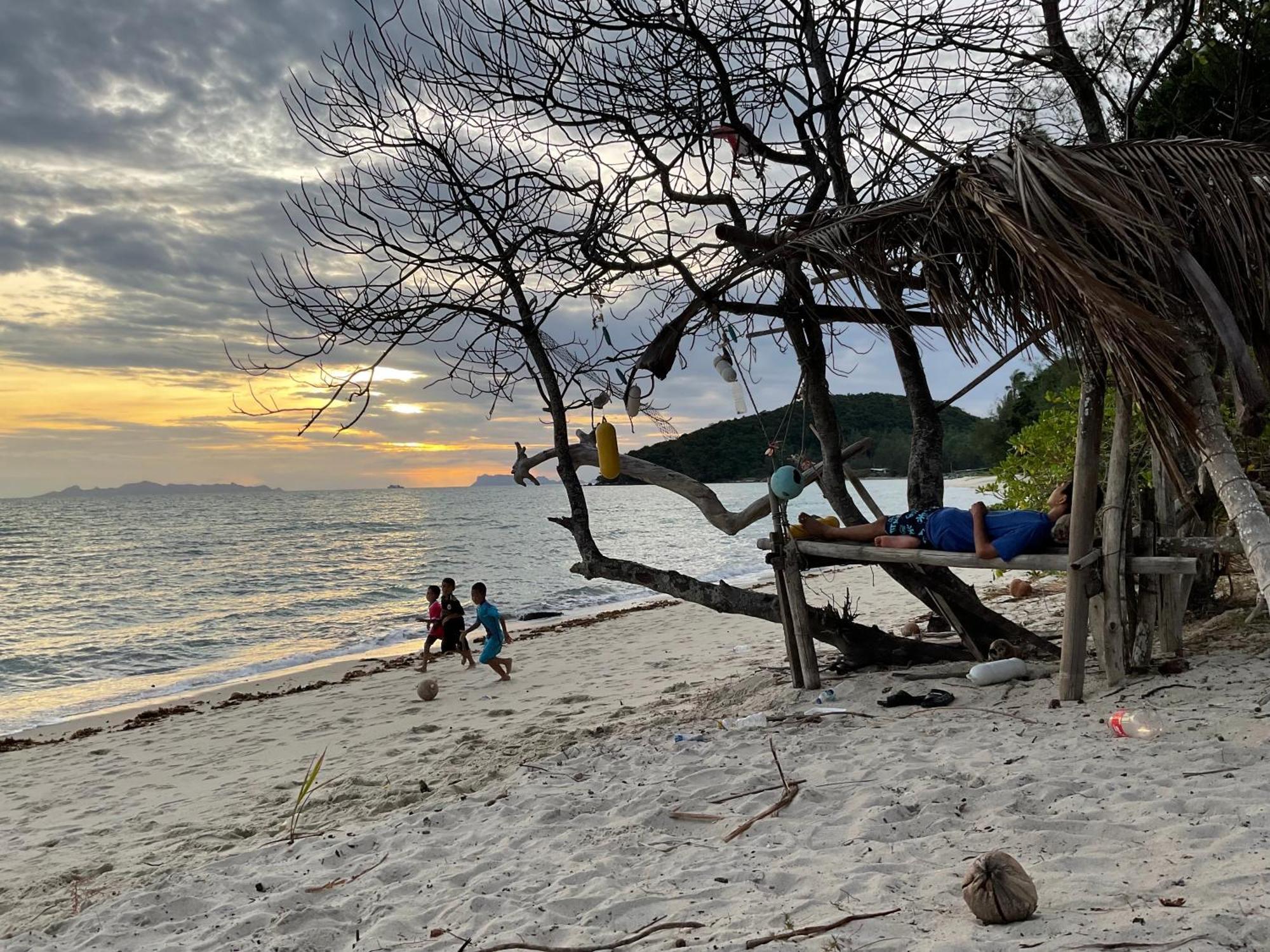 Beachfront Tiny House, Koh Samui, Thailand By Thaniie Amphoe Koksamui