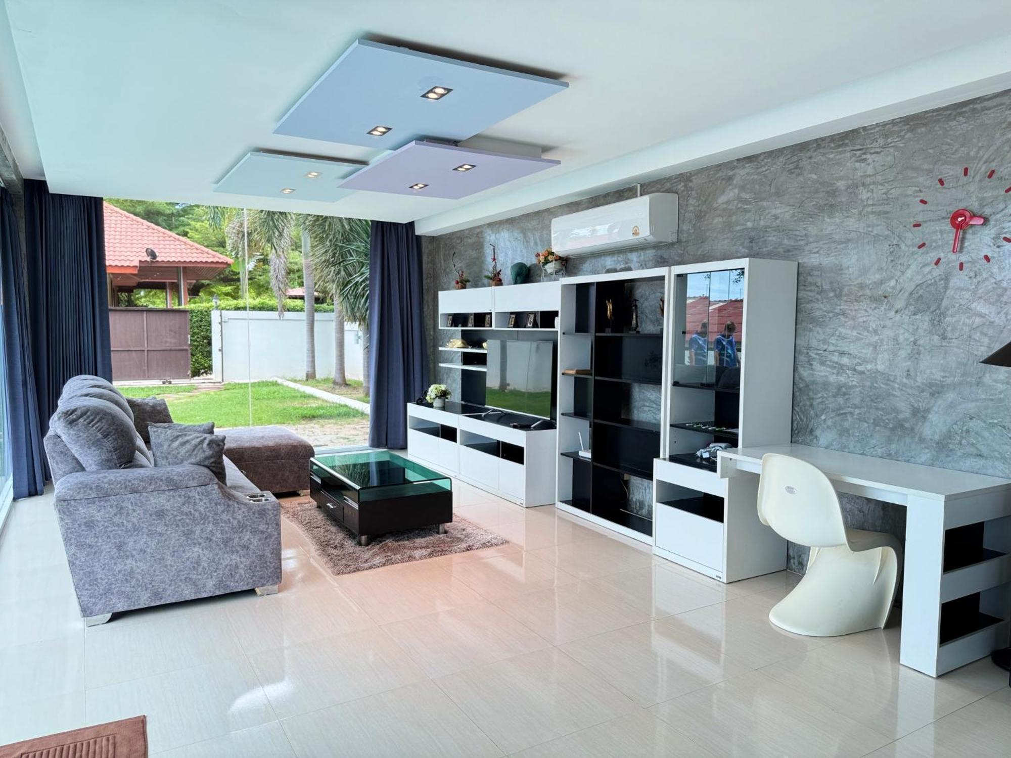 Villa 3 Bed, Pool And Grass Garden, Chaweng, Spacious *