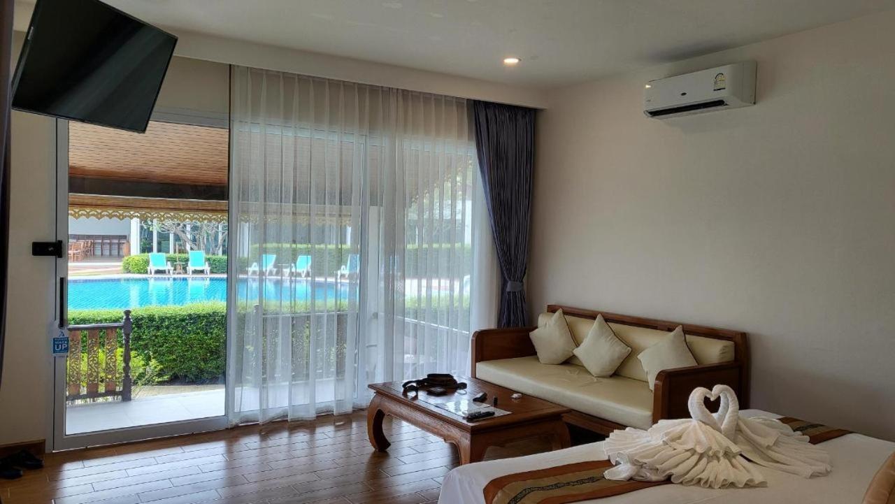 Hotel Aura Samui 4*