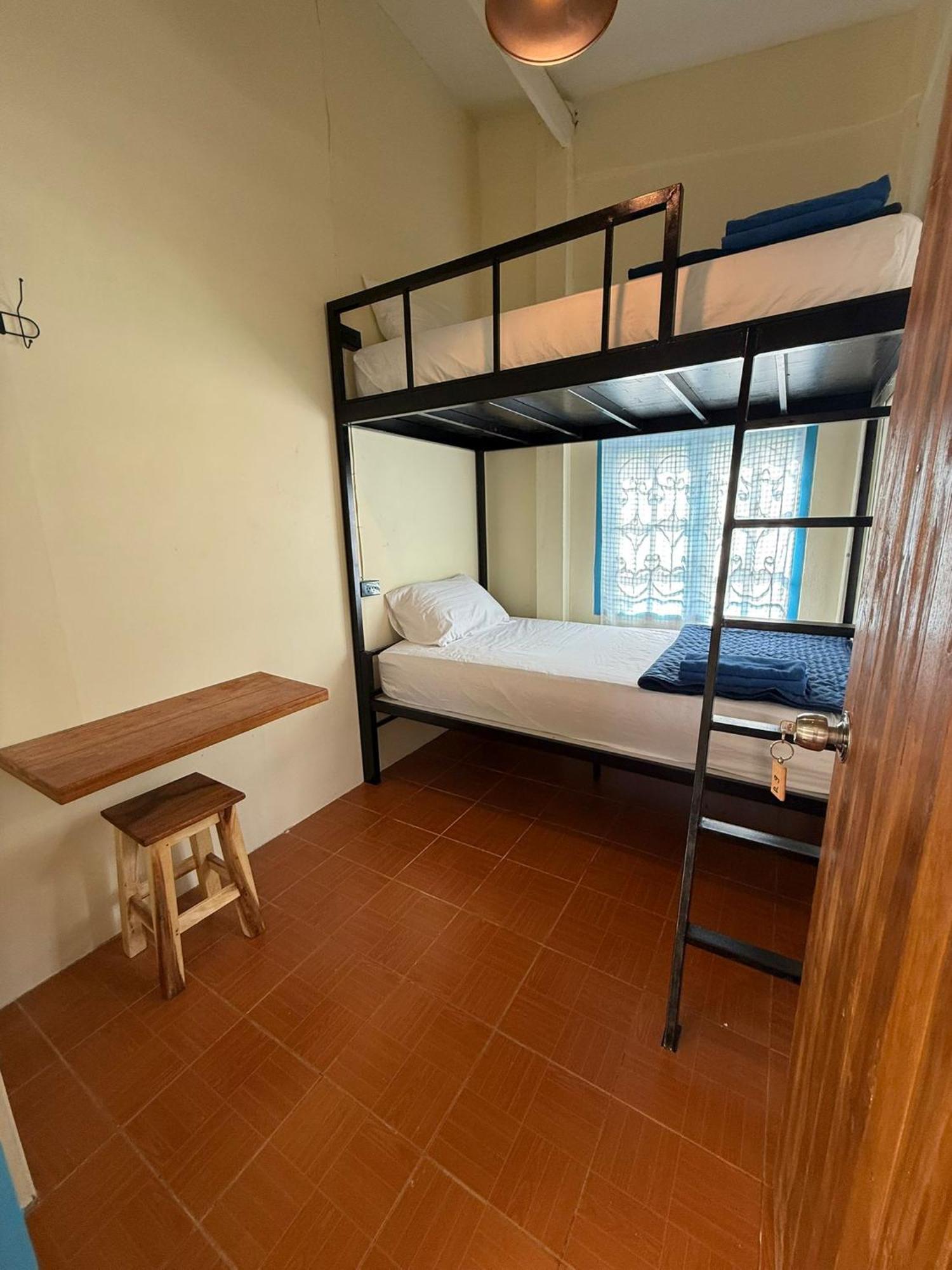Baan Hinlad And (adults Only) Auberge de jeunesse Lipa Noi