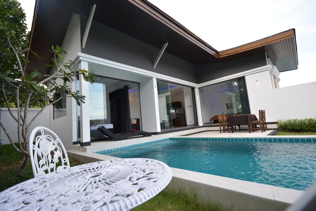 Rocking Chair Pool Villa Strand von Chaweng