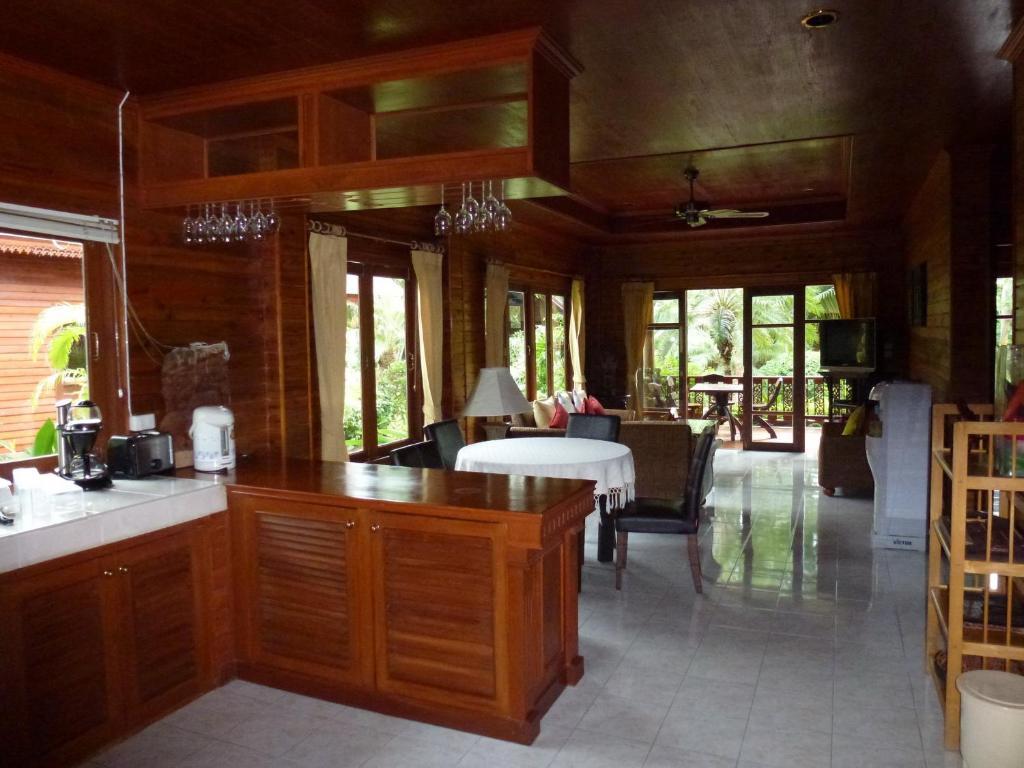 Baan Laem Noi Villa's Holiday home *