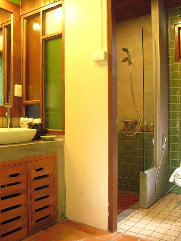 Hotel World 3*