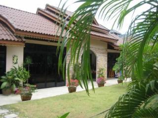 Baan Saen Sook Hotel