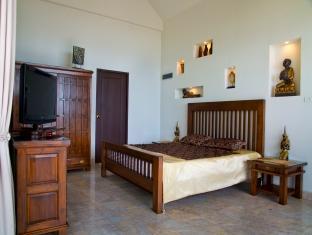 Jungle Emerald Rock Luxury Mae Nam