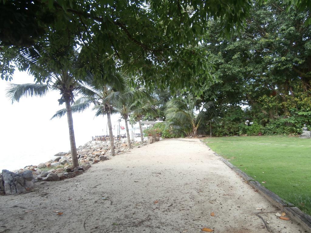 Baan Laem Noi Villa's Holiday home *