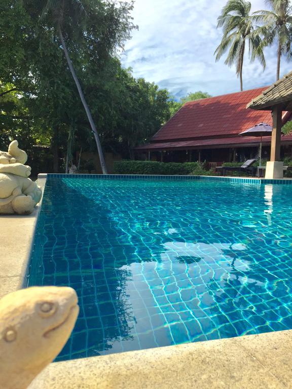 Baan Laem Noi Villa's Holiday home *