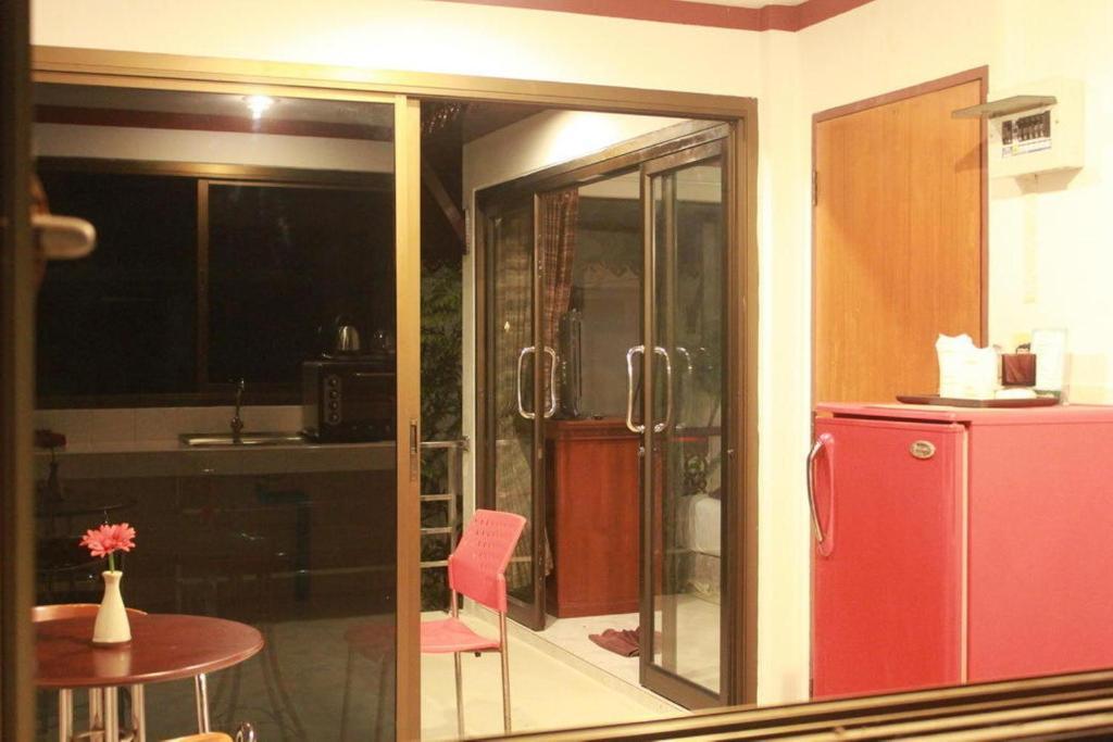 Chaweng Noi Hotel 2*