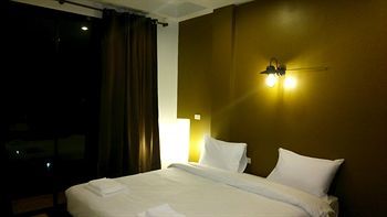 Raya Boutique Hotel *