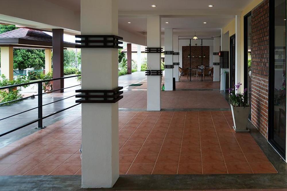 Raya Boutique Hotel *