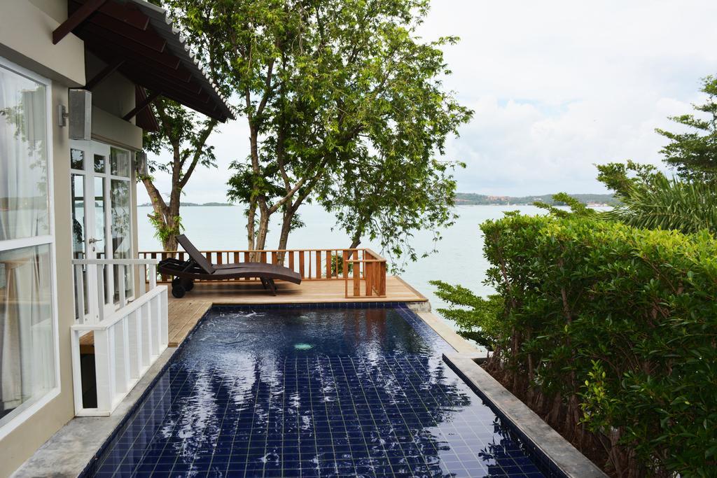 Replay Pool Beachfront Samui Resort