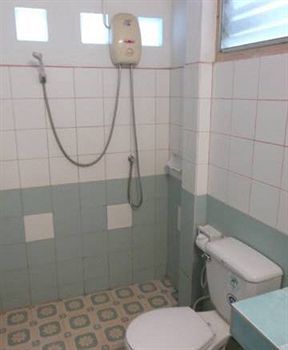 Shady Hotel 3*