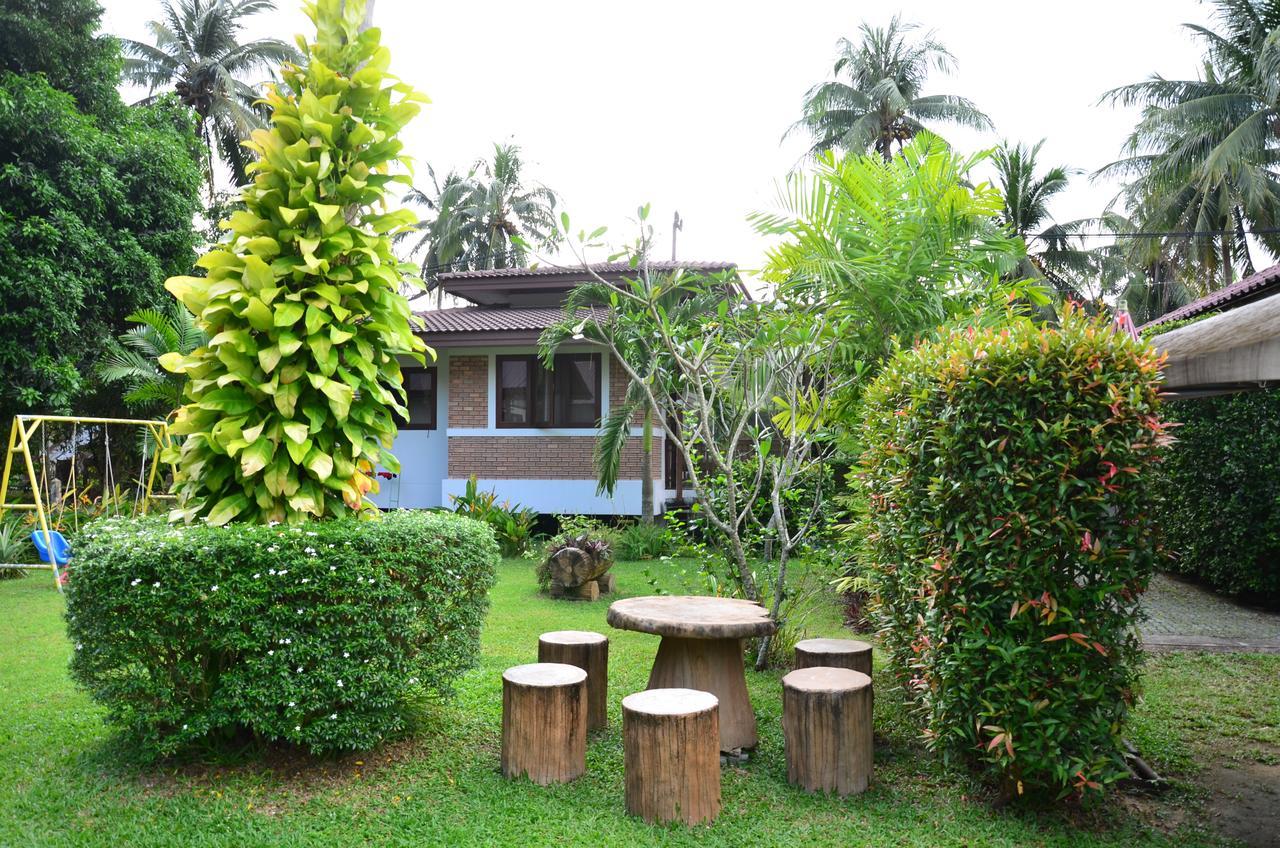 Sean Sabai E Ristobar Taling Ngam Beach