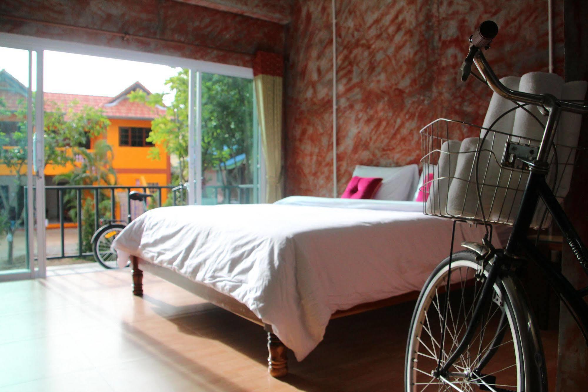 Samui Poshtel *