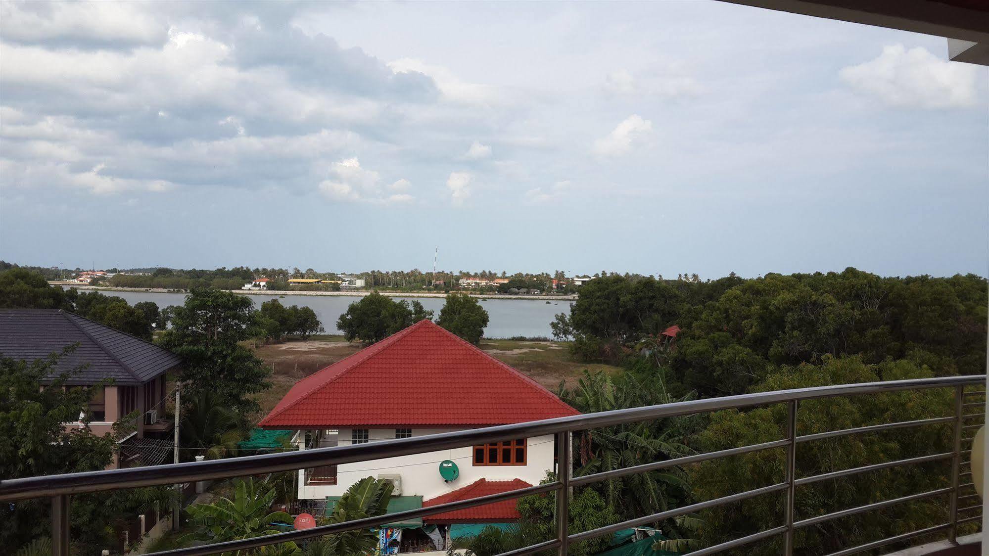 Chaweng Lakeview Condotel 3*
