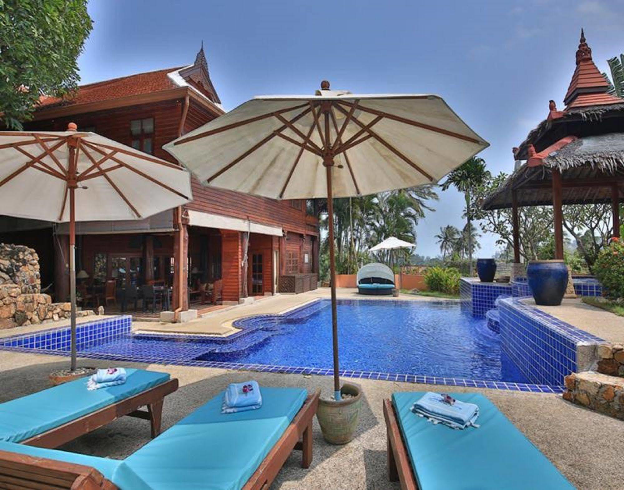 Paradise Island Estate 4*