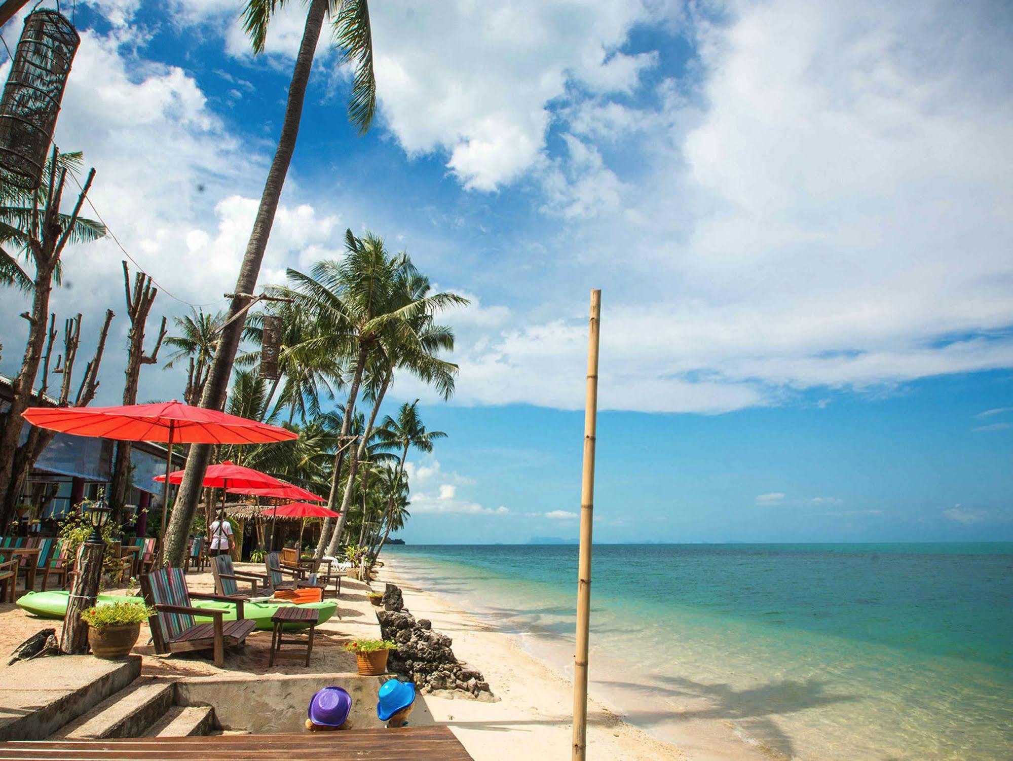 Resort By 2*