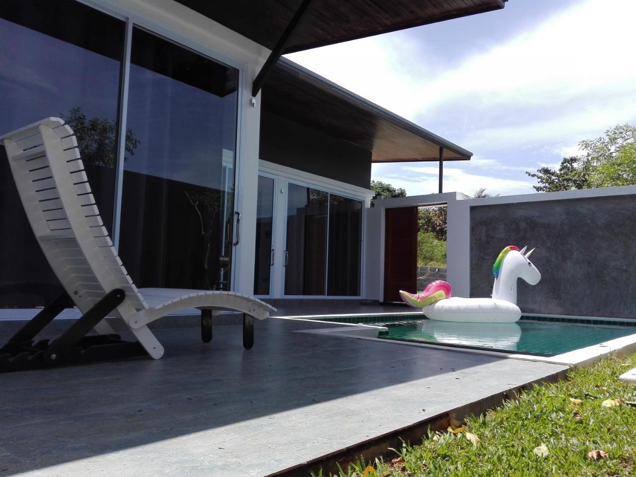 Rocking Chair Pool * Strand von Chaweng