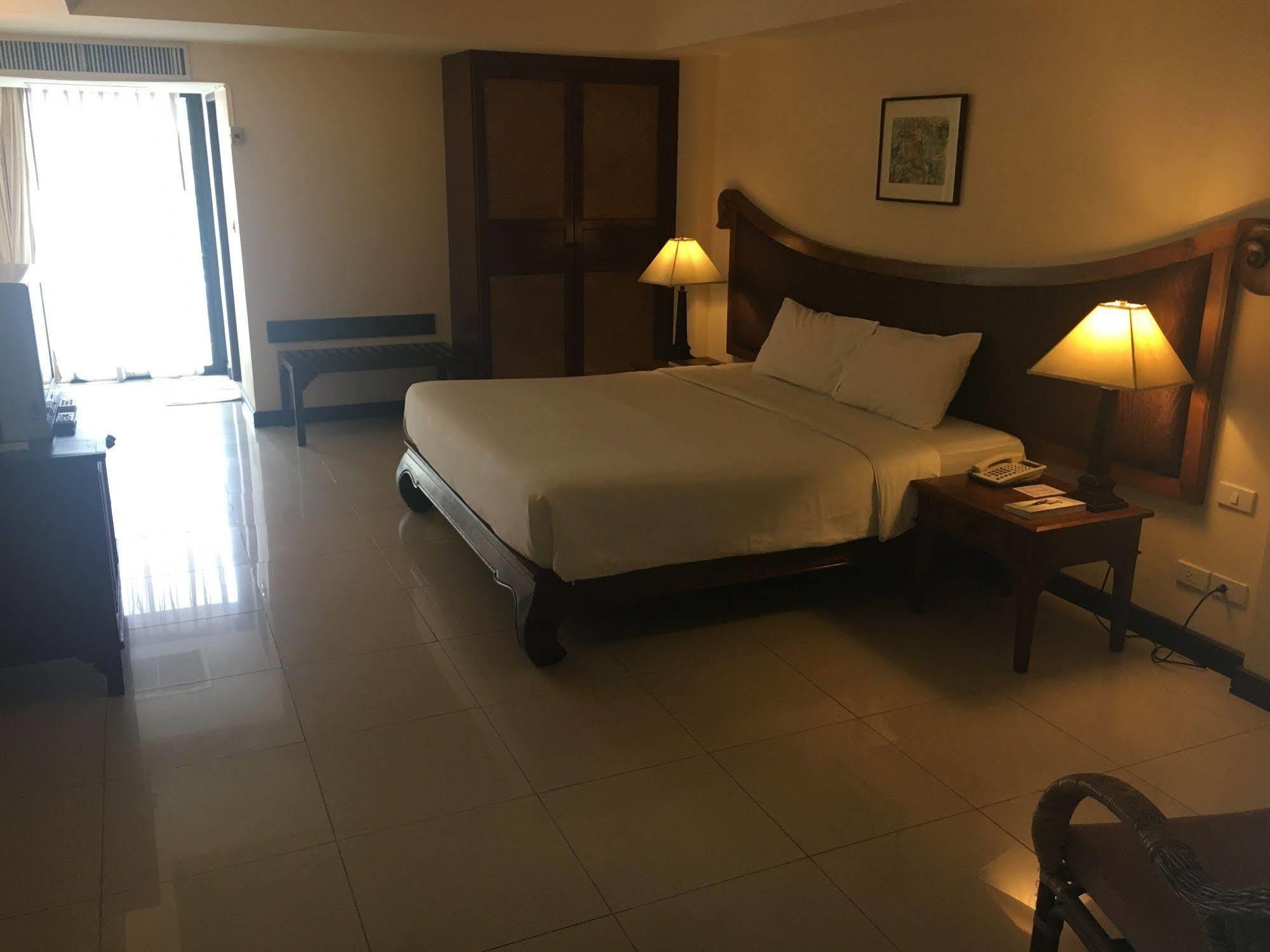Nora Lakeview Hotel 3*