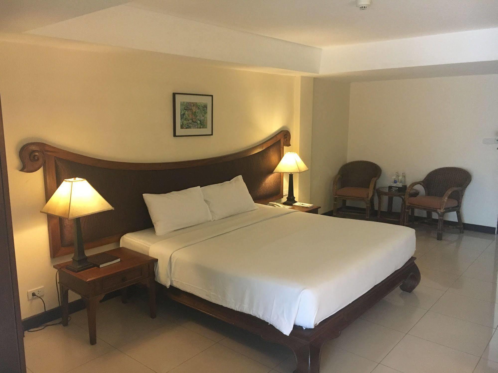 Nora Lakeview Hotel 3*