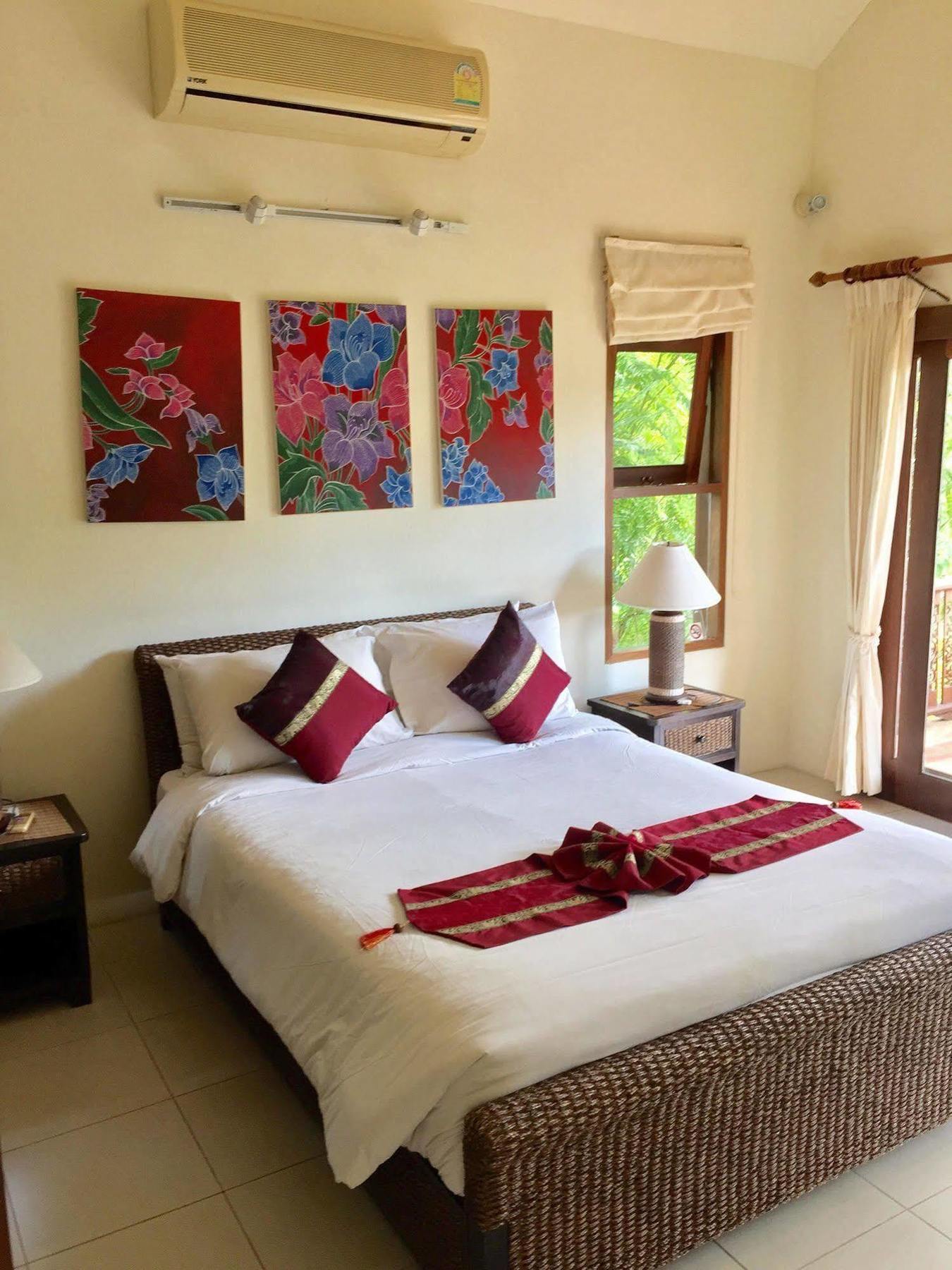Baan Laem Noi Villa's 3*