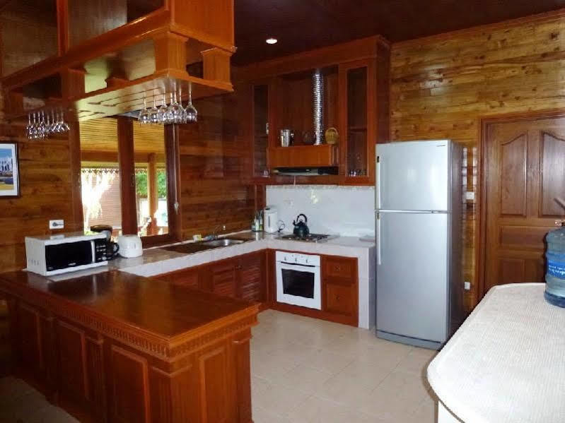 Baan Laem Noi Villa's