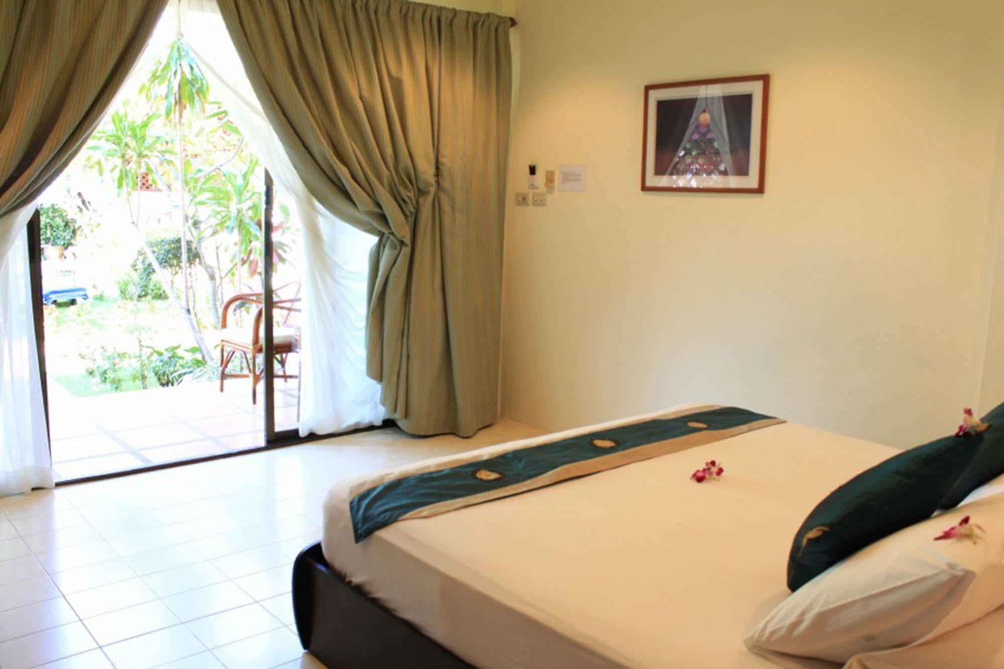 The Waterfront Boutique Hotel&cafe