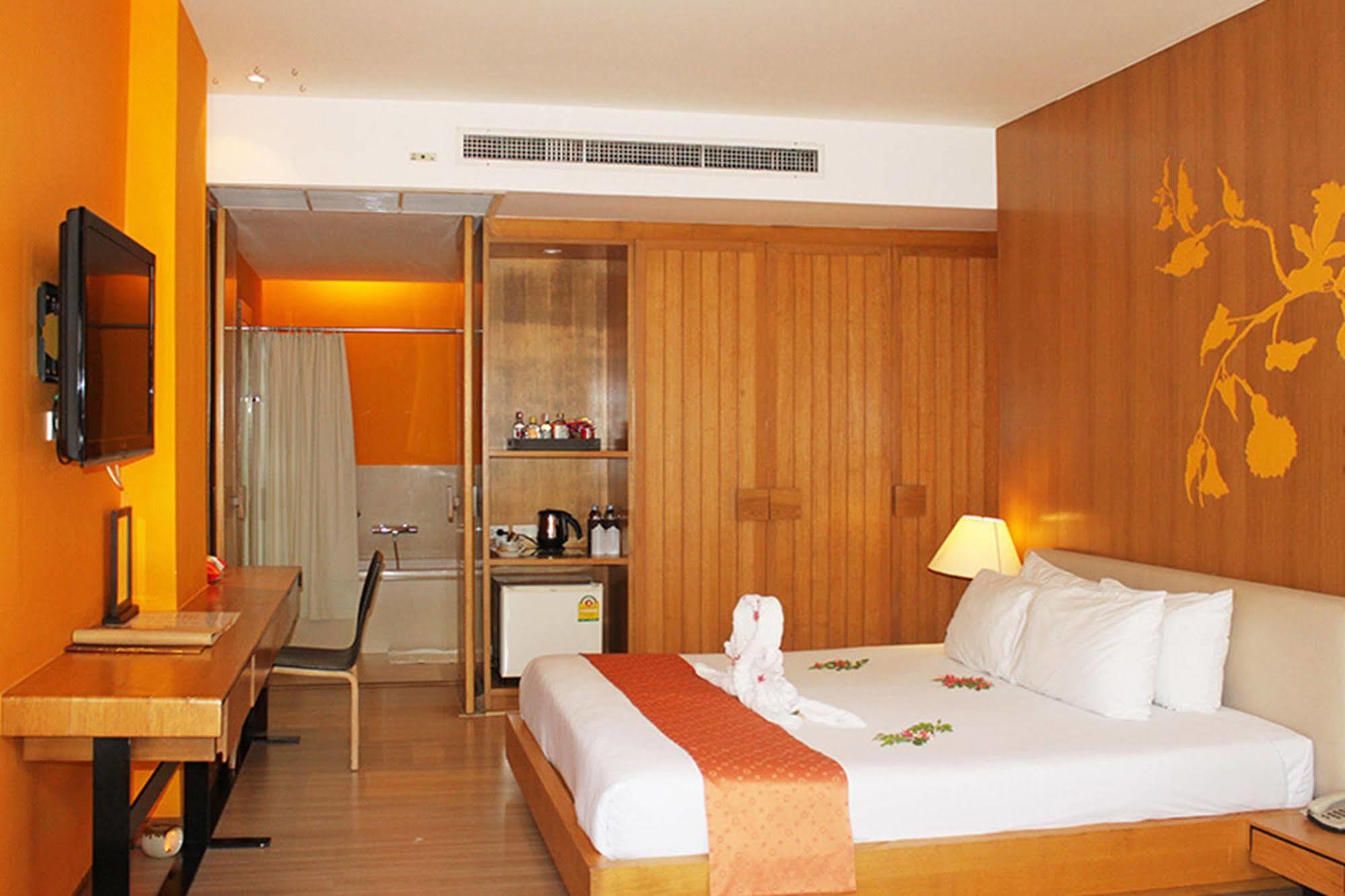 Iyara And Plaza Resort 4*