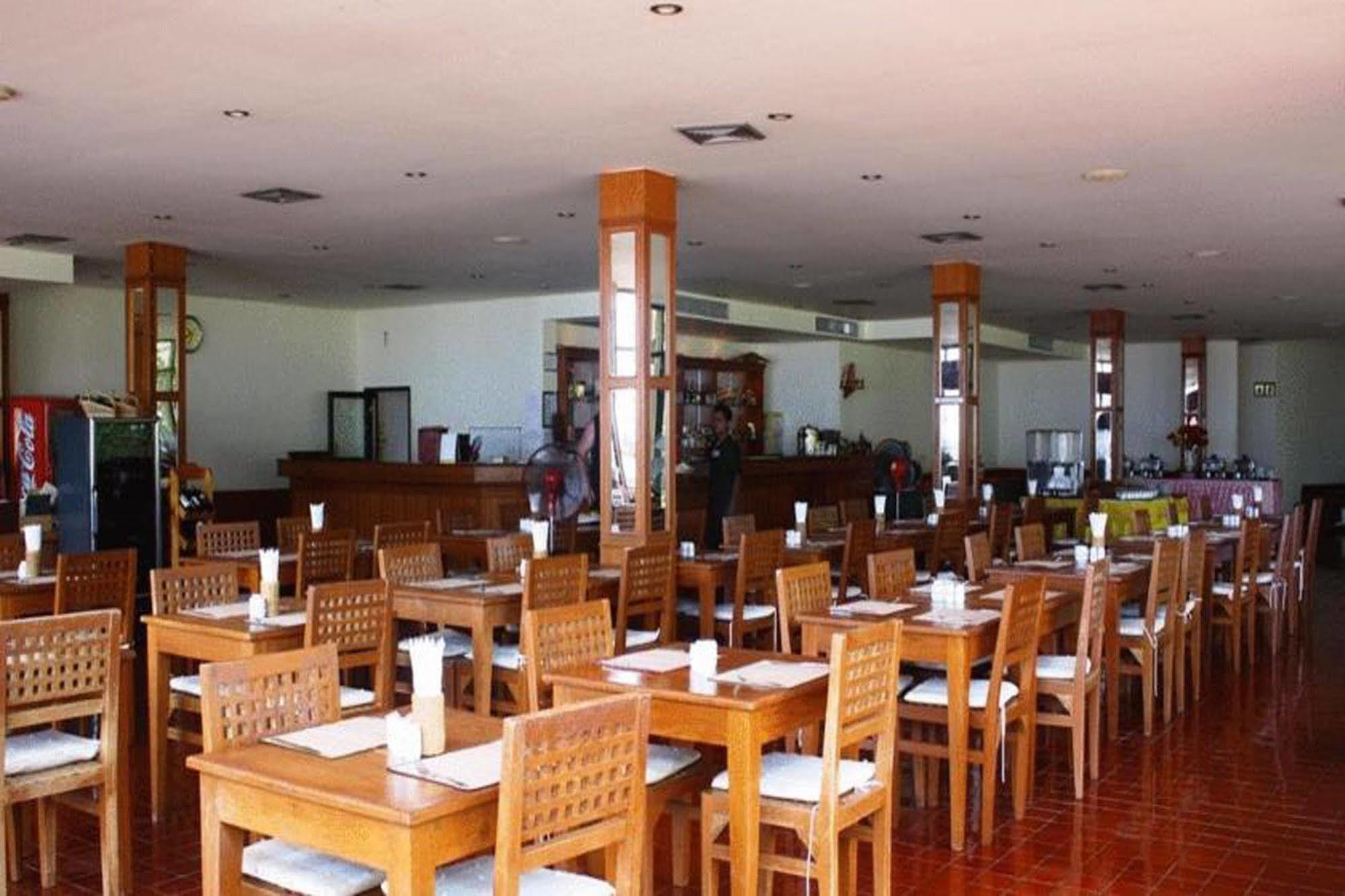 Thai Ayodhya And Resort 3*