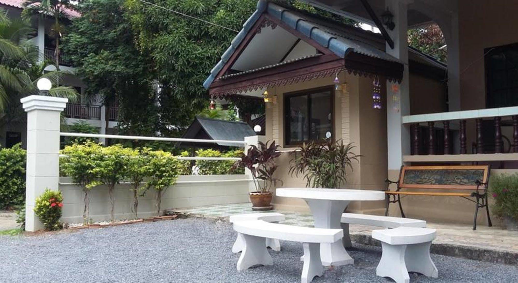 Hotel Samui Seabreeze Place 3*