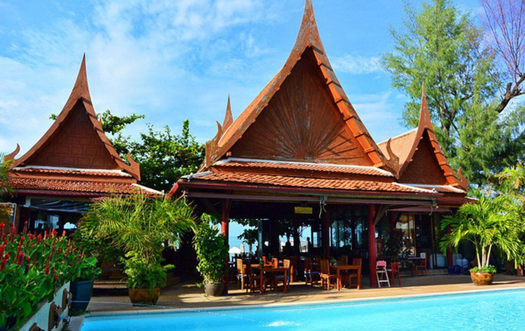 White House 4*