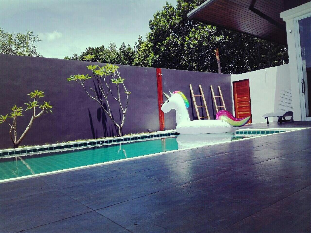 Rocking Chair Pool *