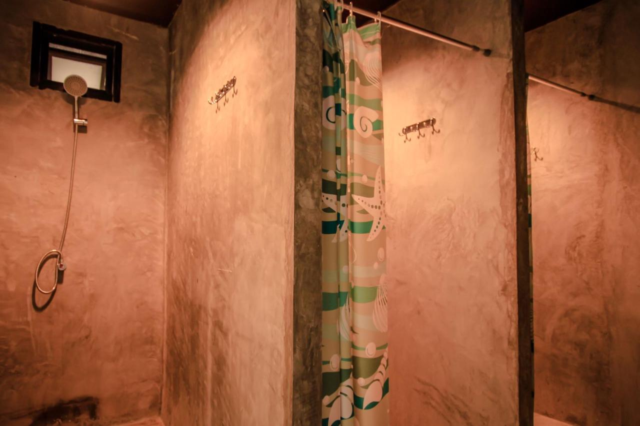 Bandon Bar & (adults Only) Hostel Lamai Beach (Koh Samui)