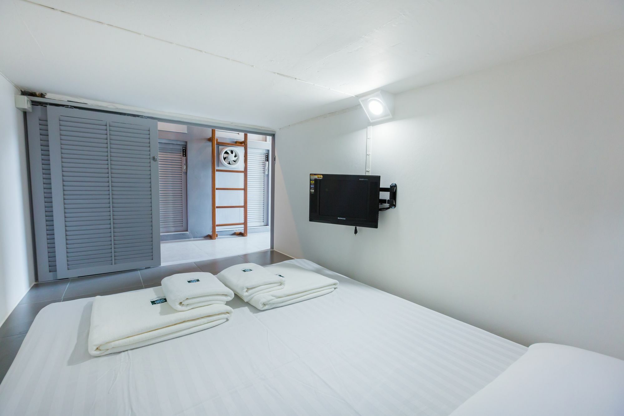 P168 Samui Hostel