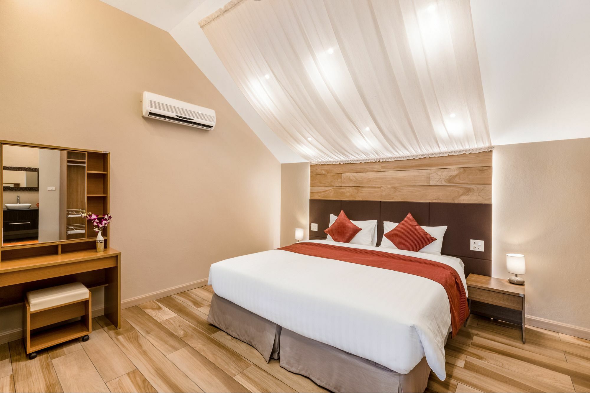 2 Bedrooms Aperol Villa *