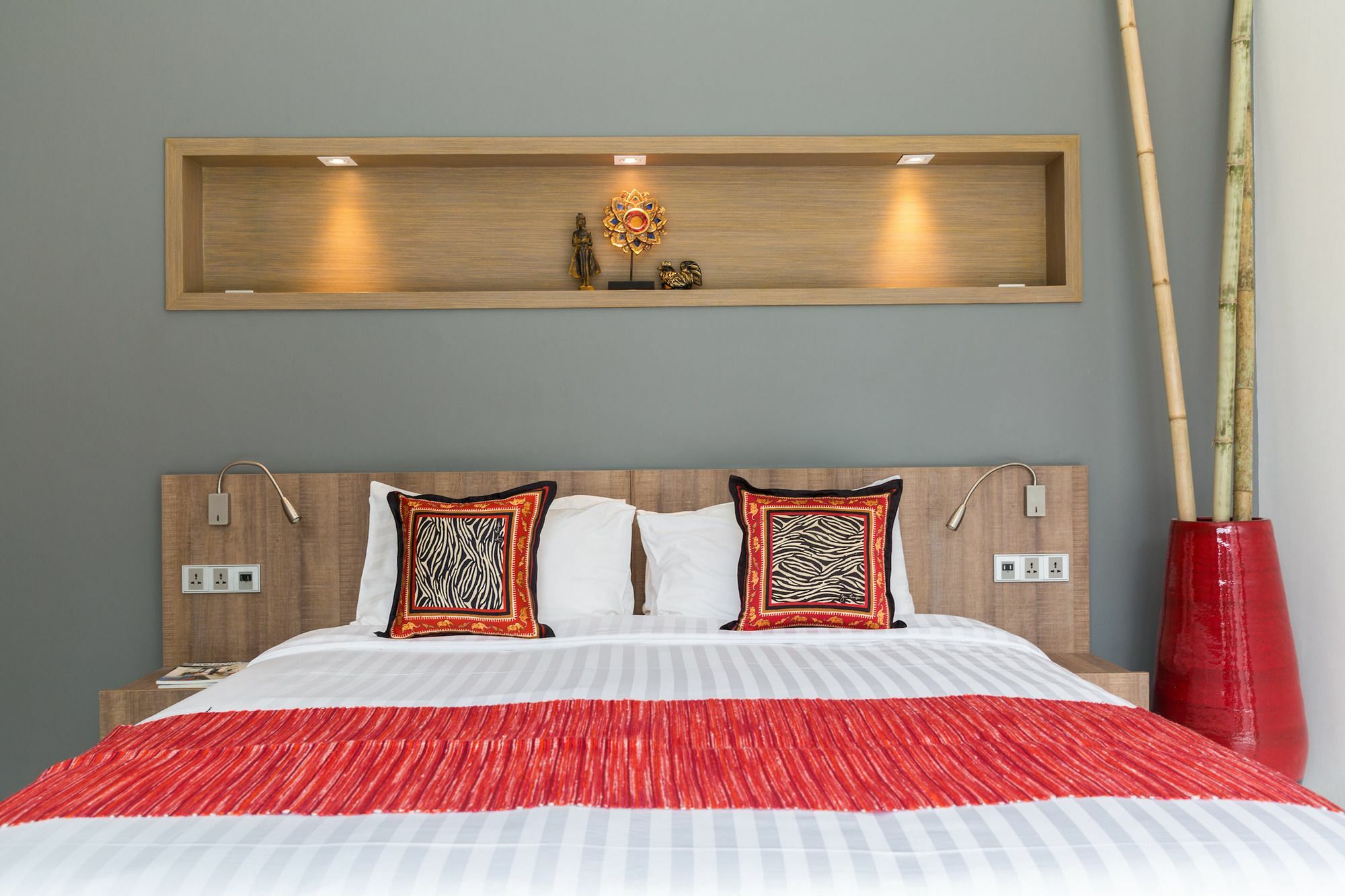 Elegant Anar 5 Bed Luxury Beachfront Near Four Seasons *