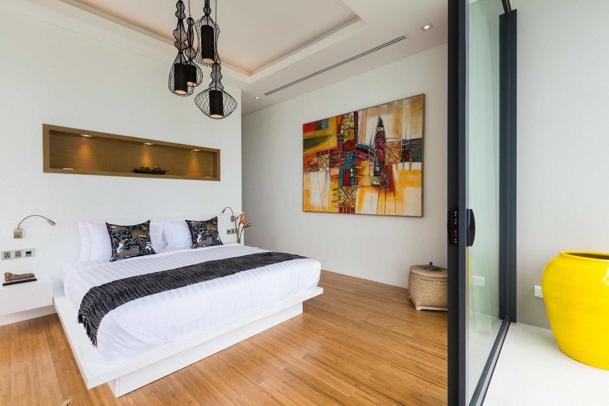 Elegant Anar 5 Bed Luxury Beachfront Near Four Seasons *