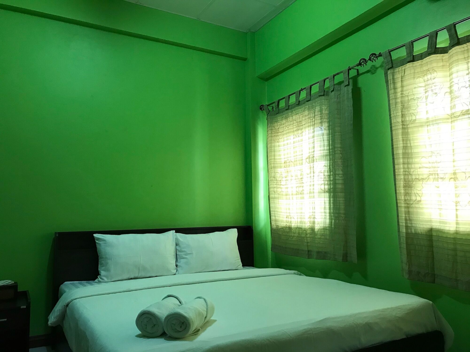 Maenam Hotel 2*