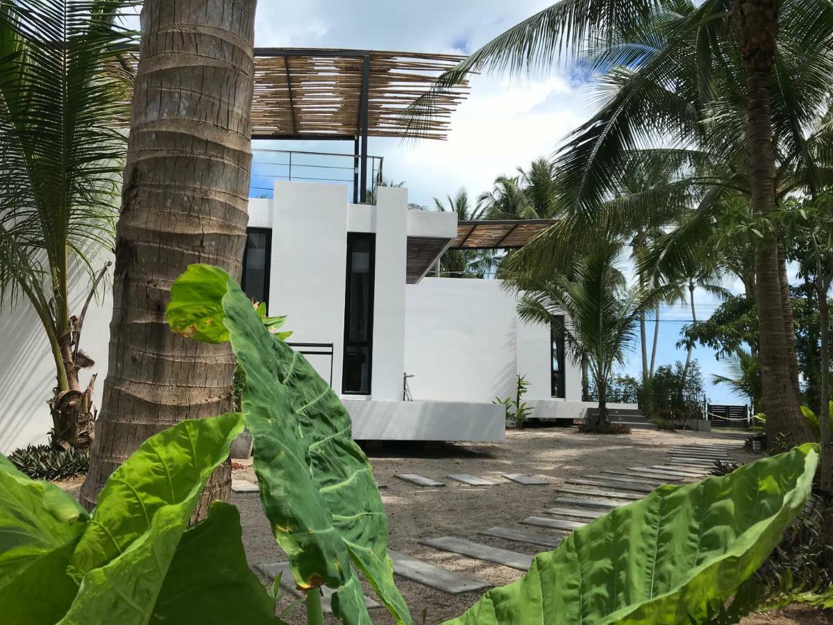 Lennon Maison * Praia de Mae Nam