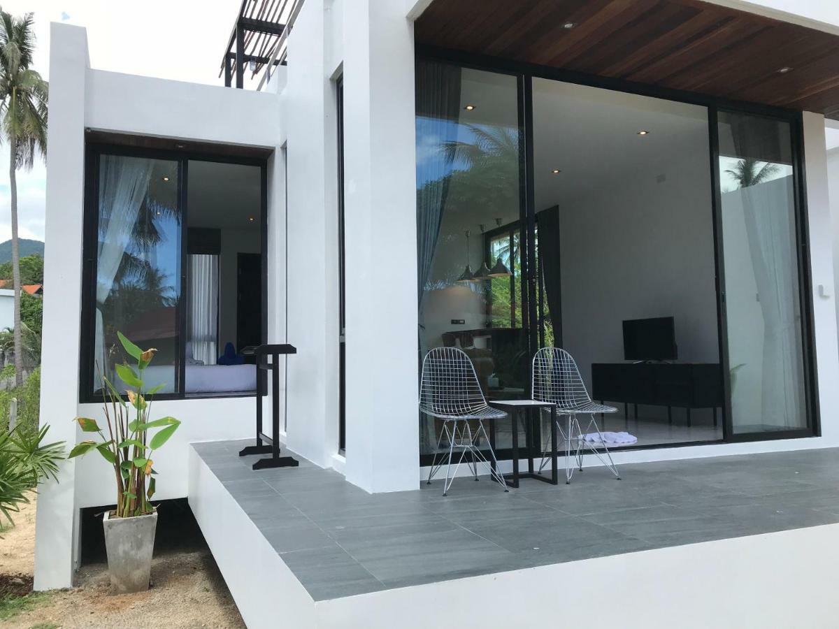 Lennon Maison * Praia de Mae Nam