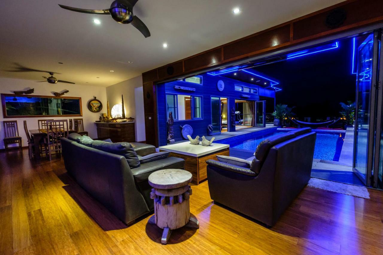 Villa Stunning With Ocean Views And Free Car *