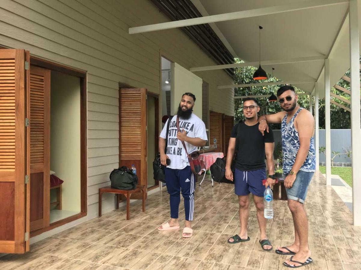 Baan Hinlad And (adults Only) Lipa Noi