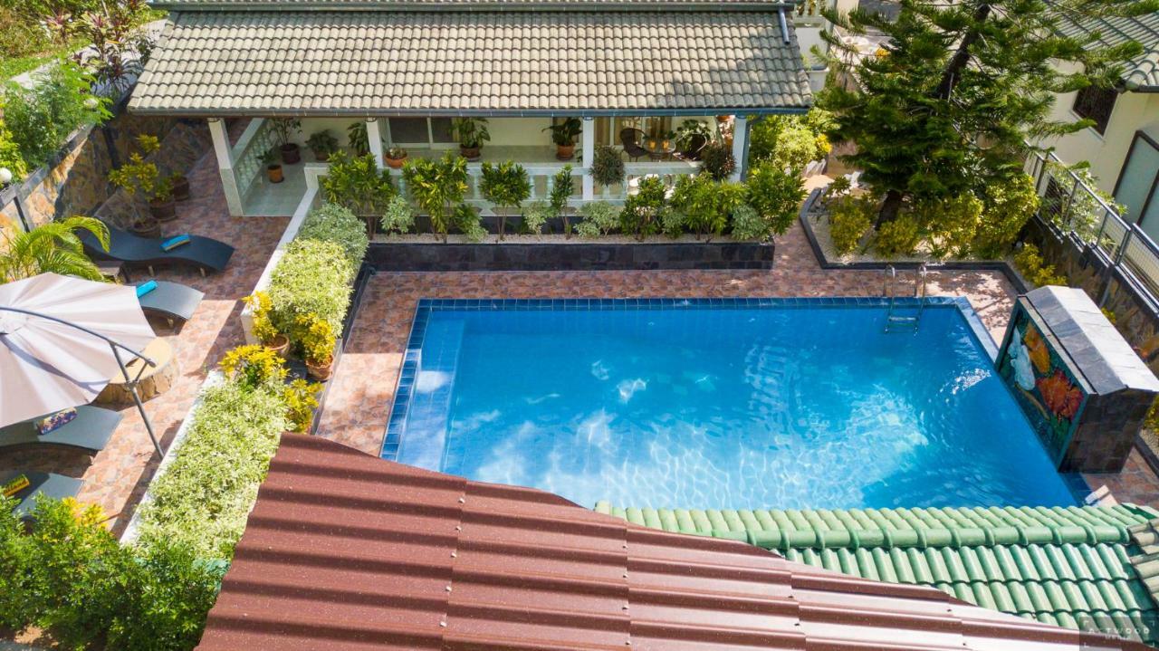 Private Poolvilla Mit Wasserfall *