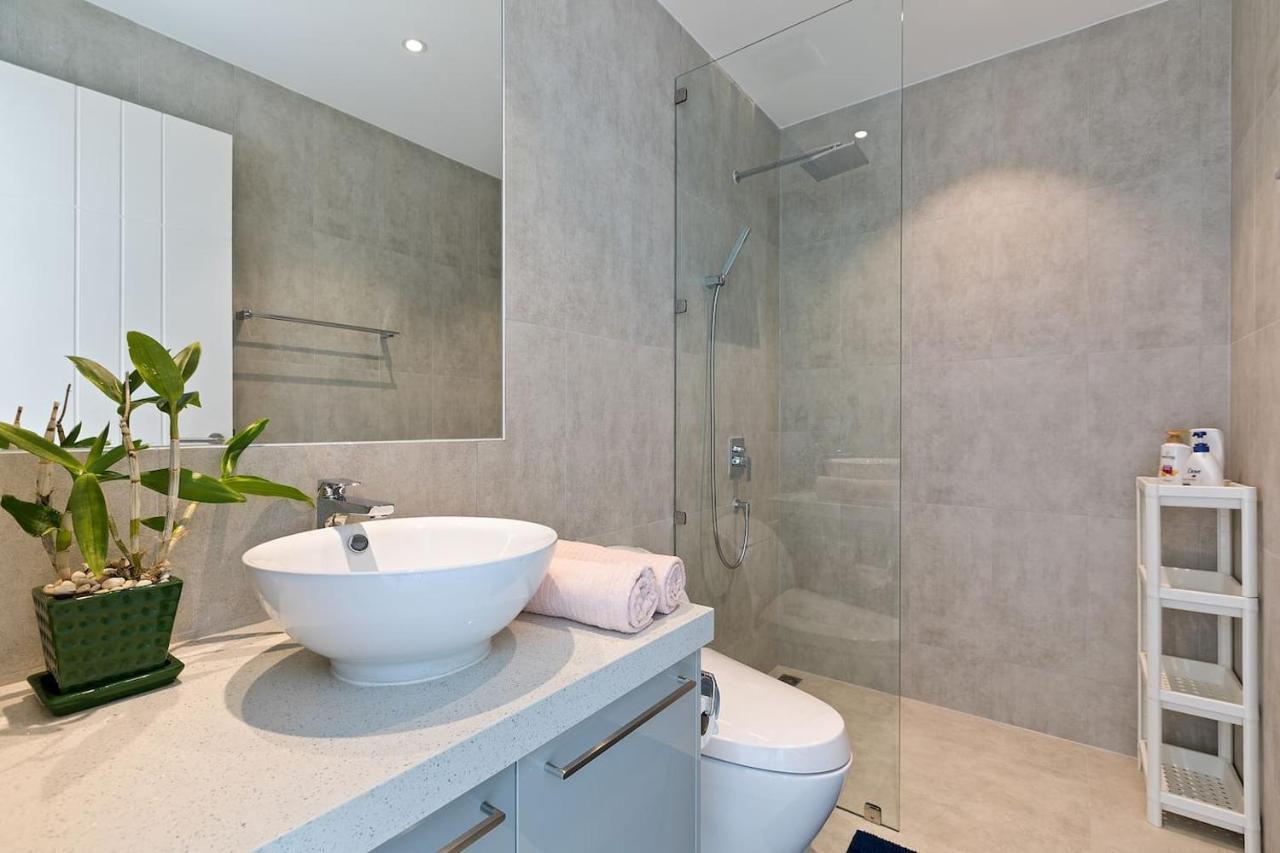 Villa Bayside Luxury Villas: Beachfront Retreat With Sea Views