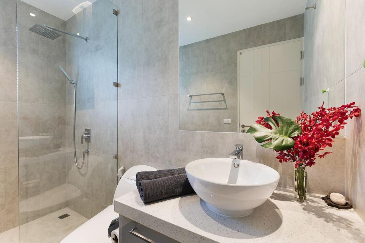 Villa Bayside Luxury Villas: Beachfront Retreat With Sea Views *