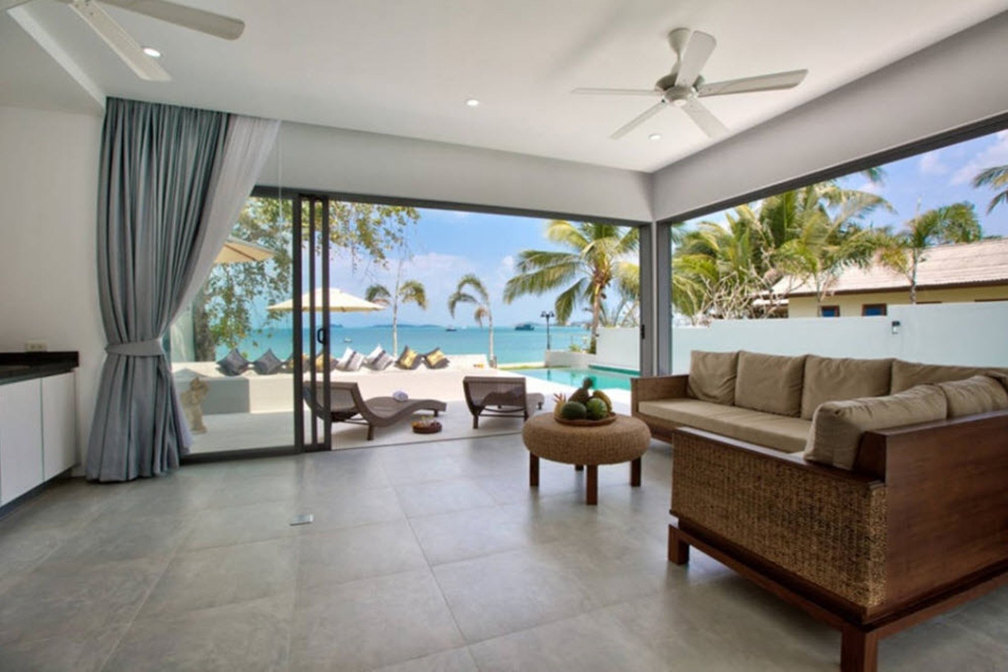 1 Bedroom Beautiful Beachfront *