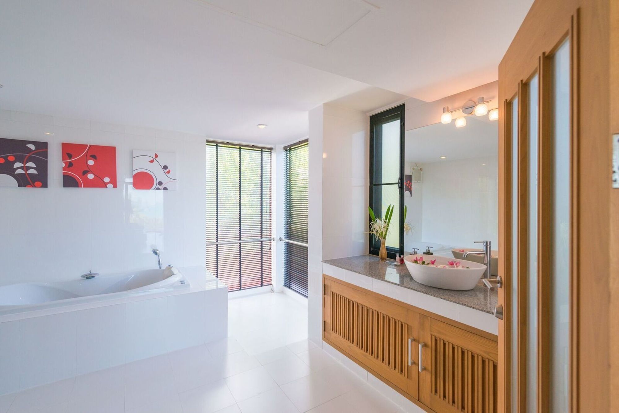 White Stone - Luxurious Sunset View 4 Bed Pool Vila