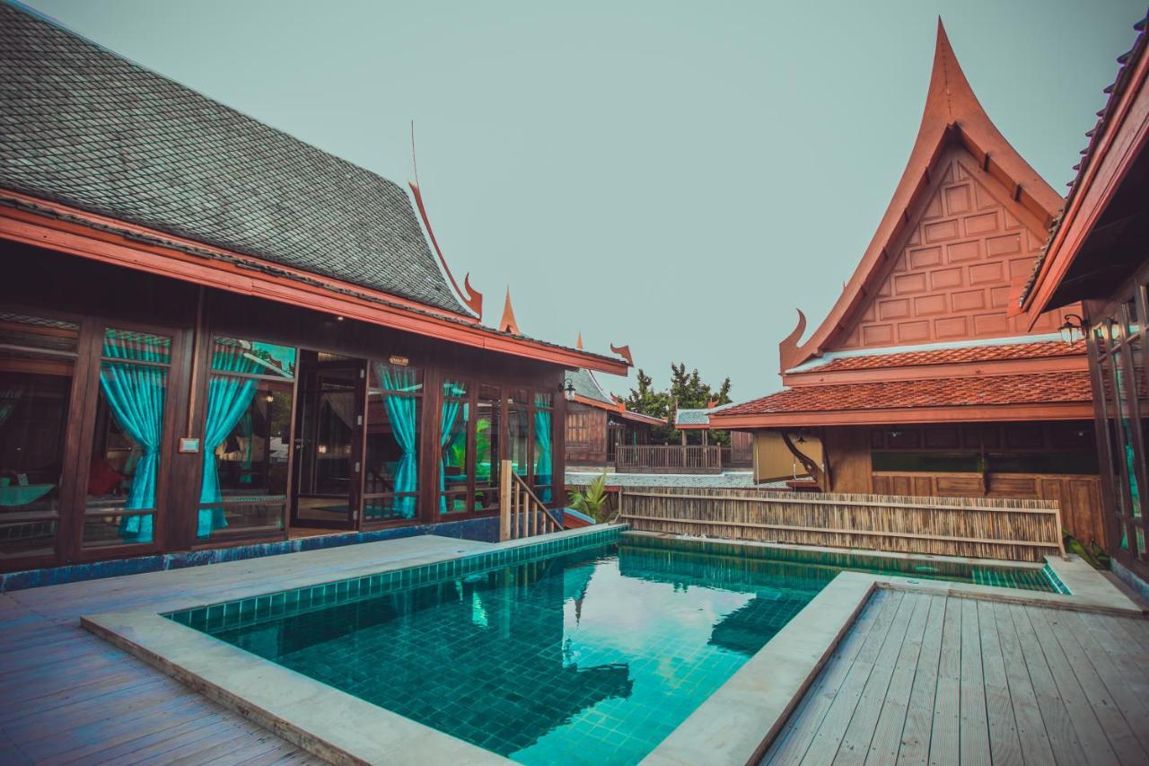 Sasitara Thai *