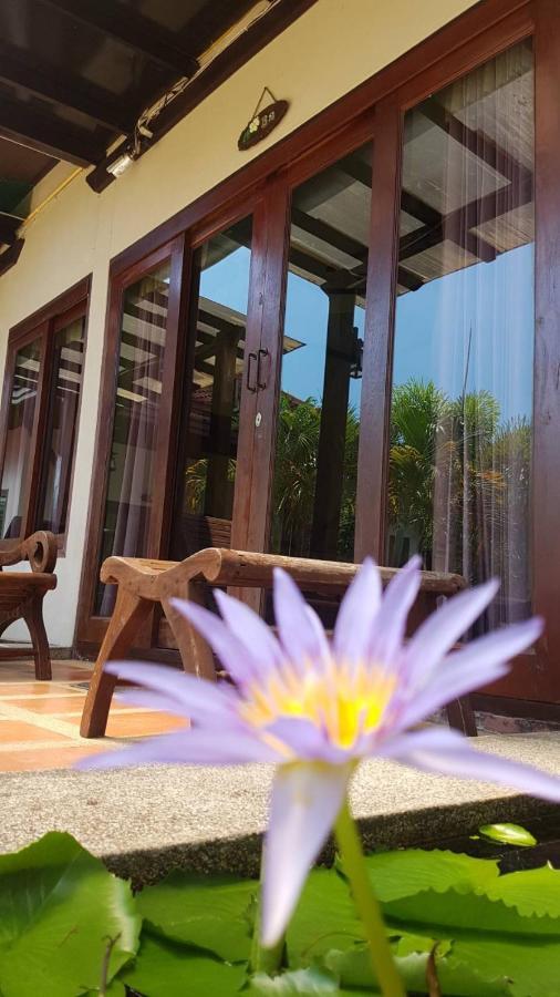 Niracha House