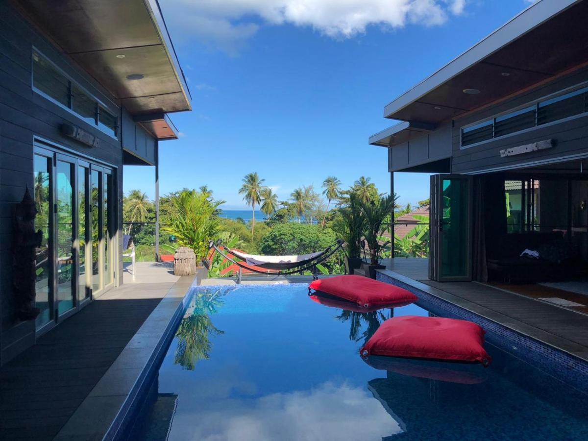 Stunning With Ocean Views And Free Car